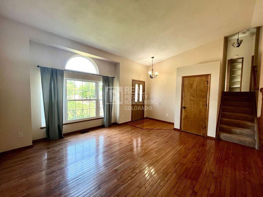 1313 Coolcrest Dr - Photo 5 of 31