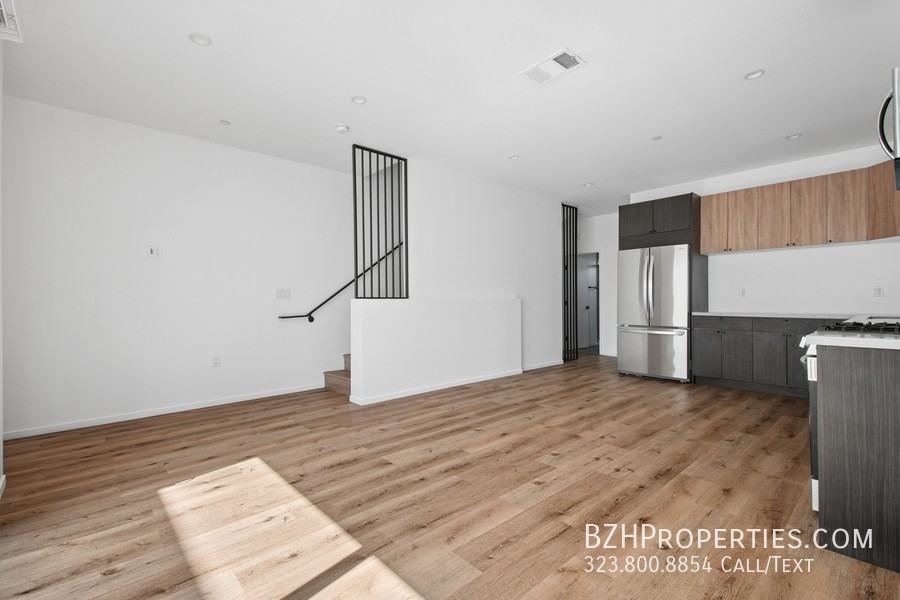 662 1/2 N Mariposa Ave - Photo 3 of 24