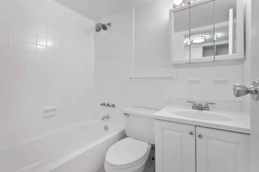 210 E 22nd St - Photo 4 of 10