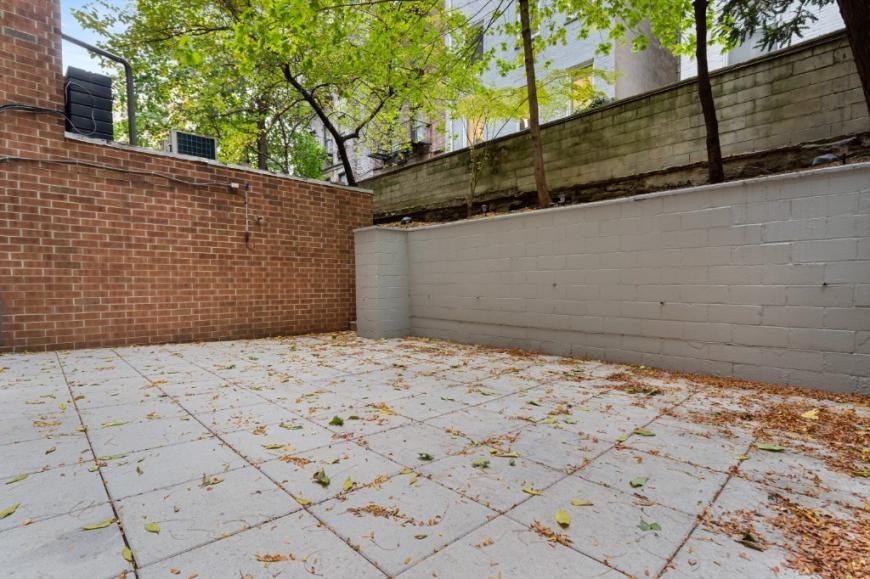 210 E 22nd St - Photo 5 of 10