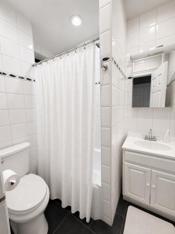 412 W 110th St - Photo 5 of 9