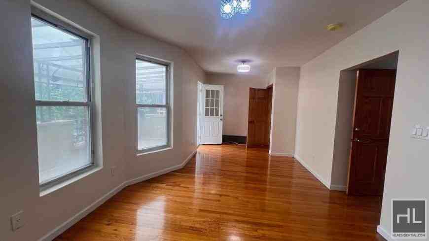 350 E 5th St