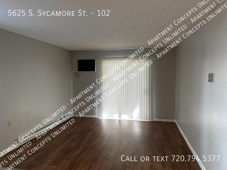 5625 S Sycamore St #102 - Photo 5 of 10