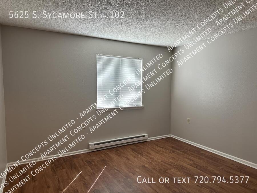 5625 S Sycamore St #102 - Photo 7 of 10