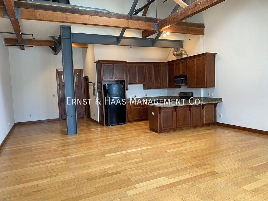 800 S Pacific Ave #203 - Photo 3 of 7