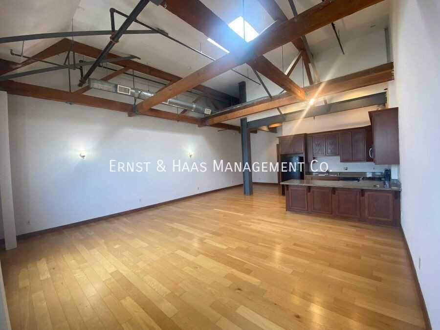 800 S Pacific Ave #203 - Photo 4 of 7