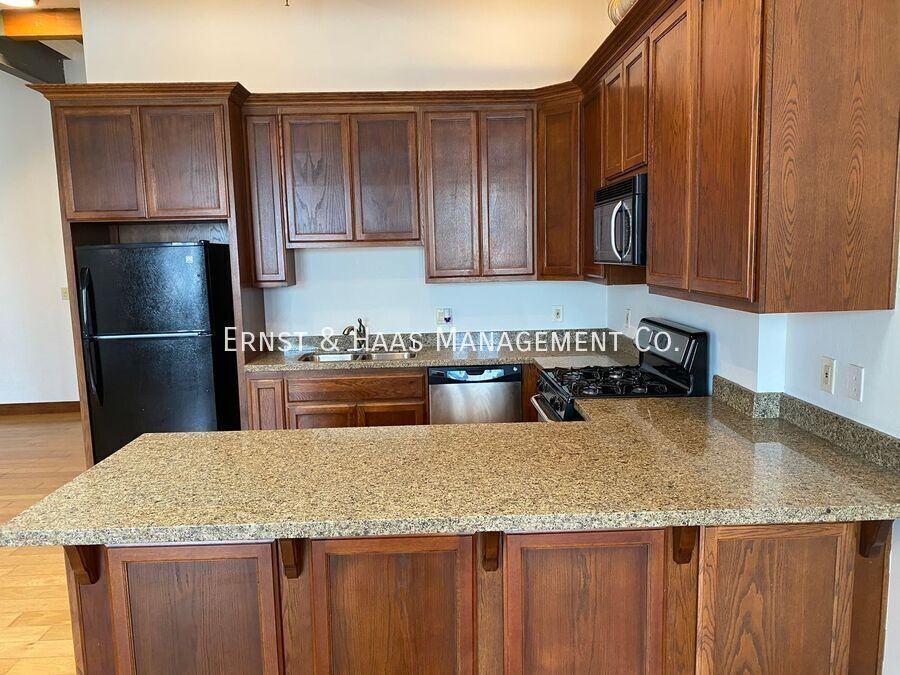 800 S Pacific Ave #203 - Photo 5 of 7
