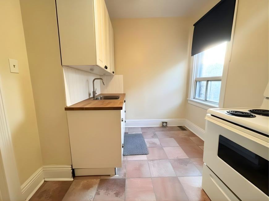 44 Spring St - Photo 2 of 10