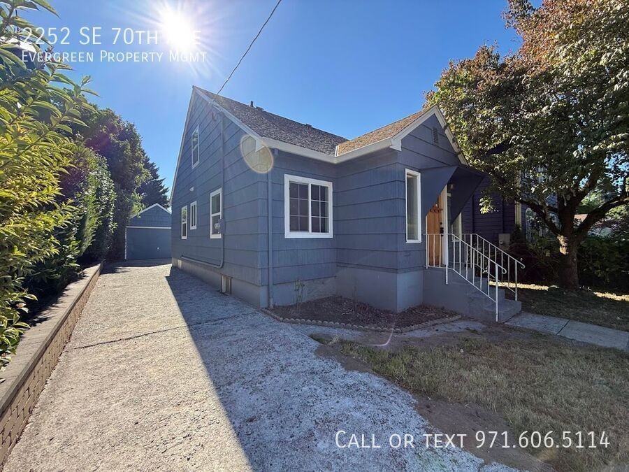 2252 Se 70th Ave - Photo 2 of 50