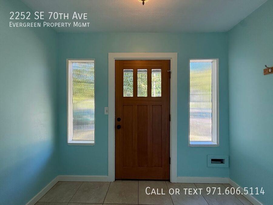 2252 Se 70th Ave - Photo 4 of 50