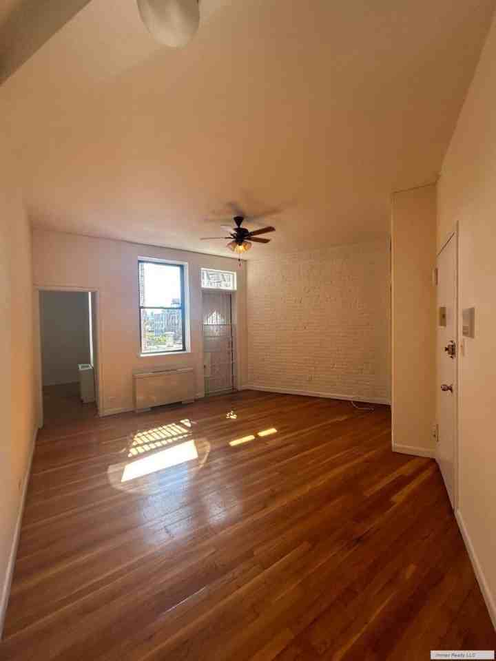 2020 Broadway - Photo 4 of 10