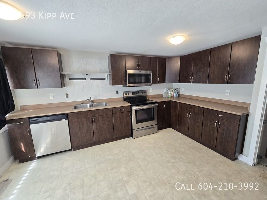 45593 Kipp Ave - Photo 2 of 13