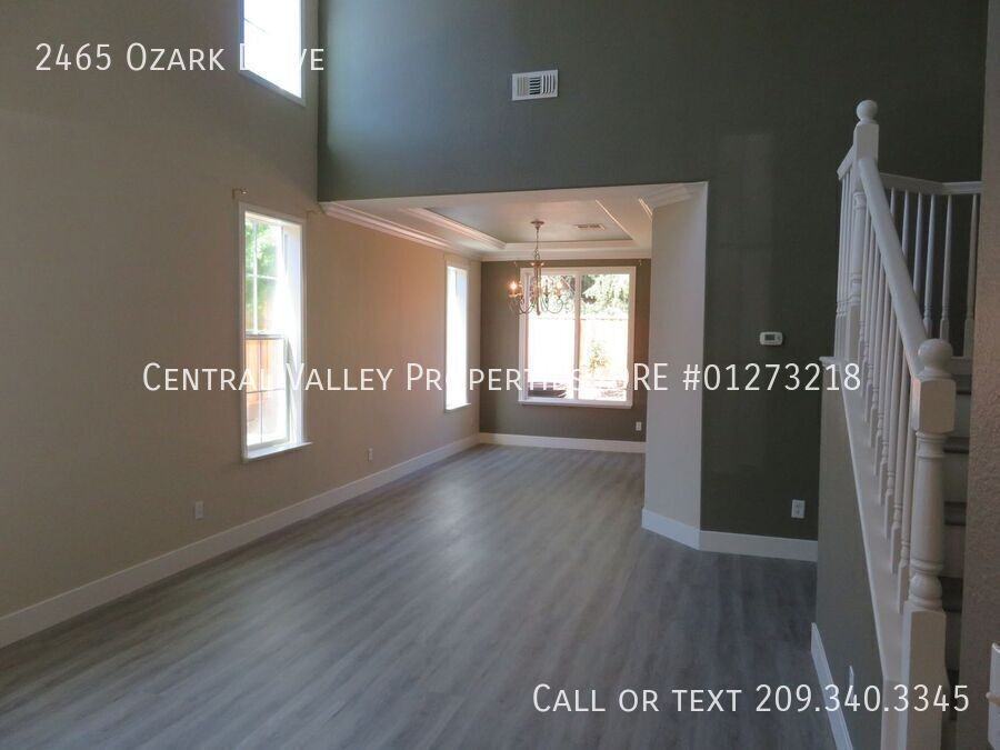 2465 Ozark Dr - Photo 3 of 30