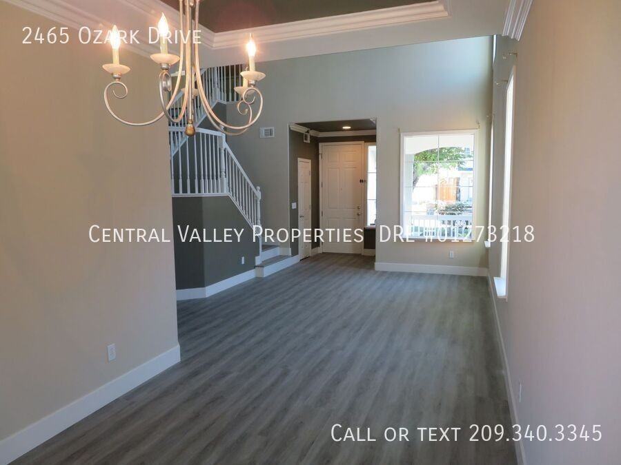 2465 Ozark Dr - Photo 4 of 30