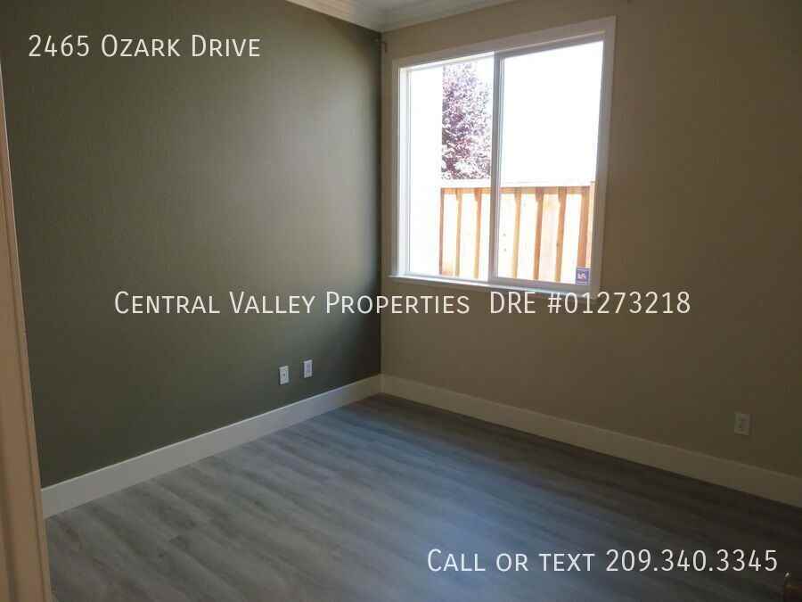 2465 Ozark Dr - Photo 5 of 30