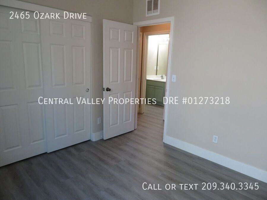 2465 Ozark Dr - Photo 6 of 30