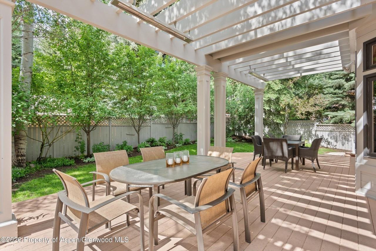 413 W Smuggler St - Photo 3 of 31