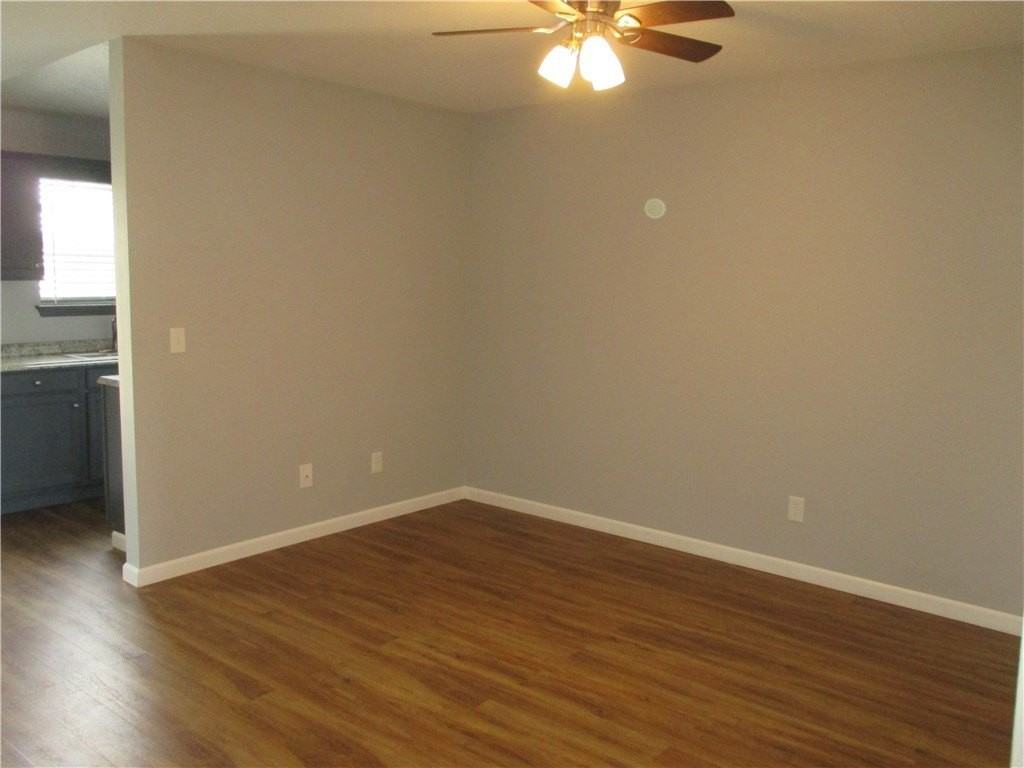 2839B Meridian Pl - Photo 3 of 10