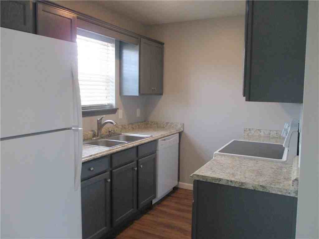 2839B Meridian Pl - Photo 4 of 10