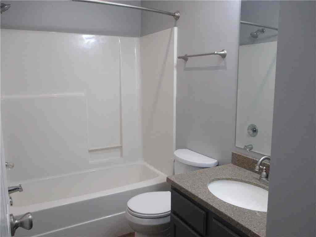 2839B Meridian Pl - Photo 6 of 10