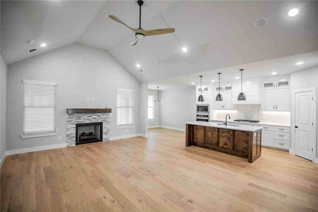 7843 Range Ave - Photo 2 of 24