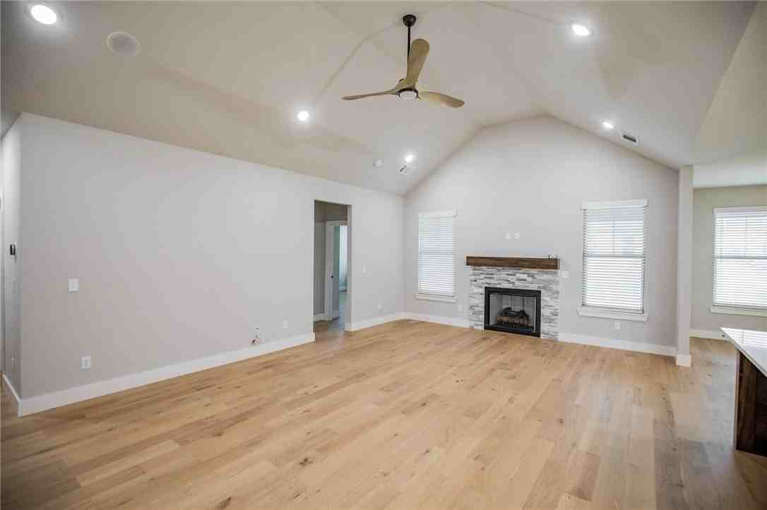 7843 Range Ave - Photo 6 of 24