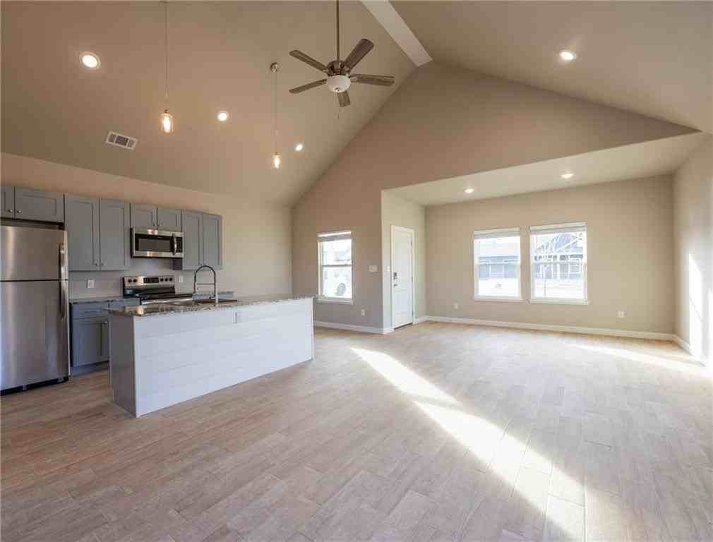 825 Valley Oaks Ln - Photo 5 of 25