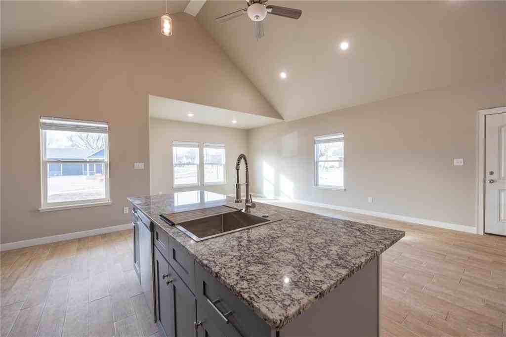 825 Valley Oaks Ln - Photo 6 of 25