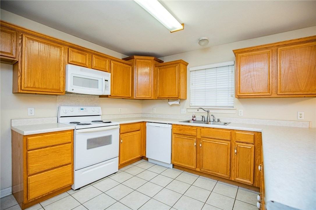 908 Sw Cheyenne Dr - Photo 3 of 18