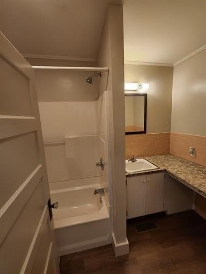 203 S Cravens St #4 - Photo 7 of 11