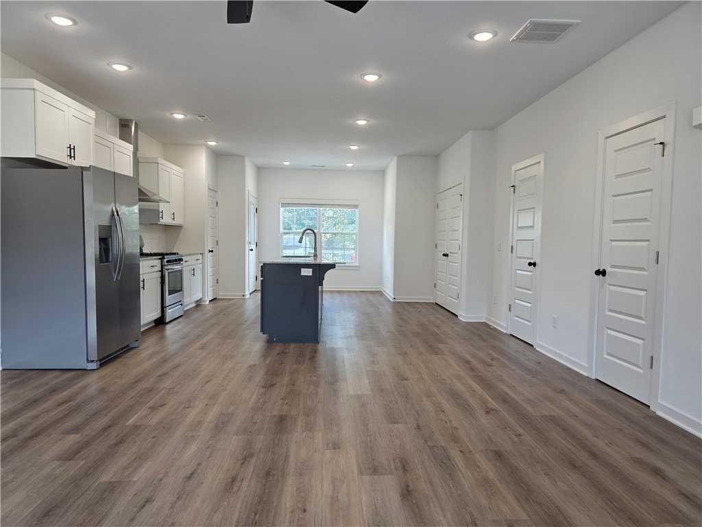 987 N Crater Ave #1 - Photo 4 of 19