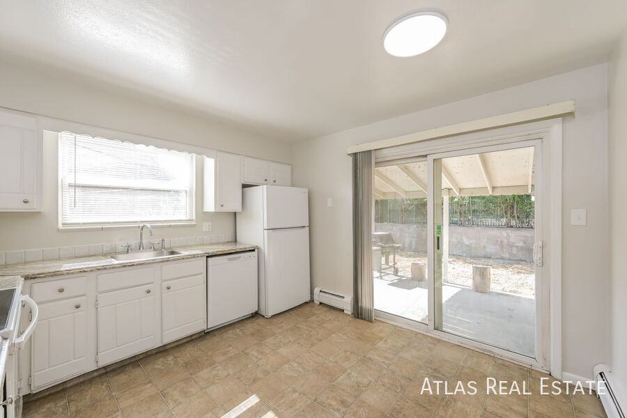 498 W Powers Ave #101 - Photo 4 of 21