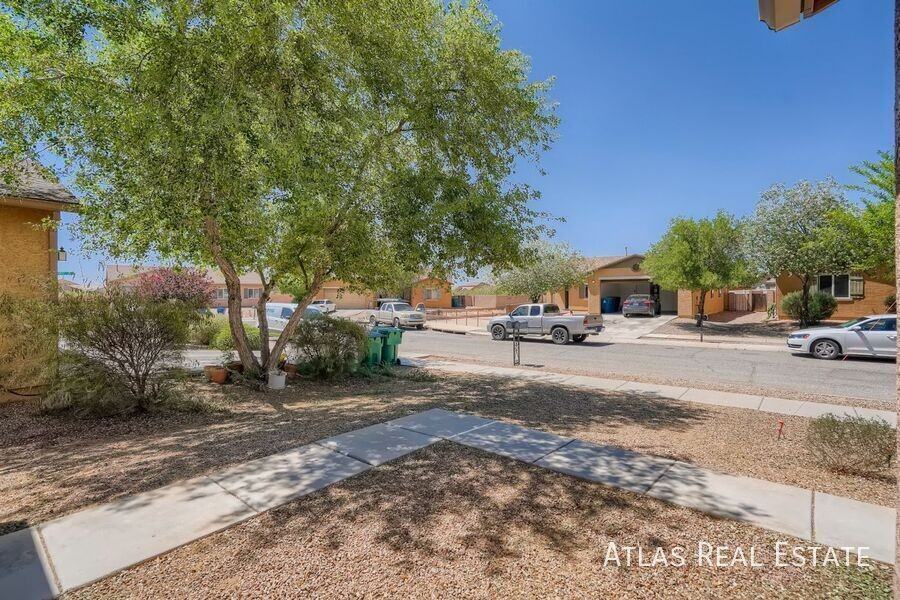 8437 W Green Kingfisher Ln - Photo 2 of 27