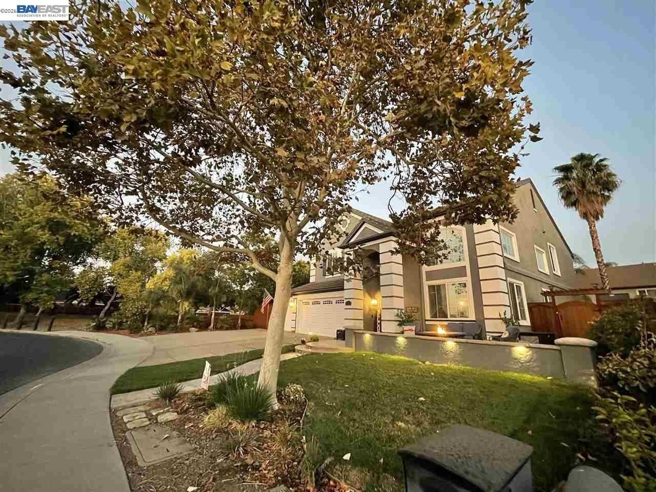 1154 Mulberry Pl - Photo 2 of 22