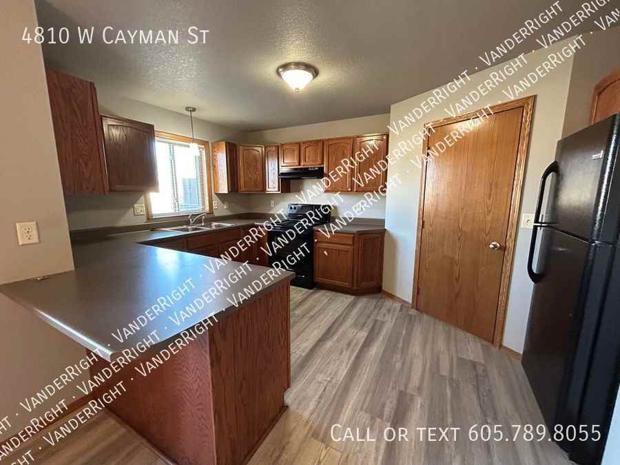 4810 W Cayman St - Photo 4 of 23