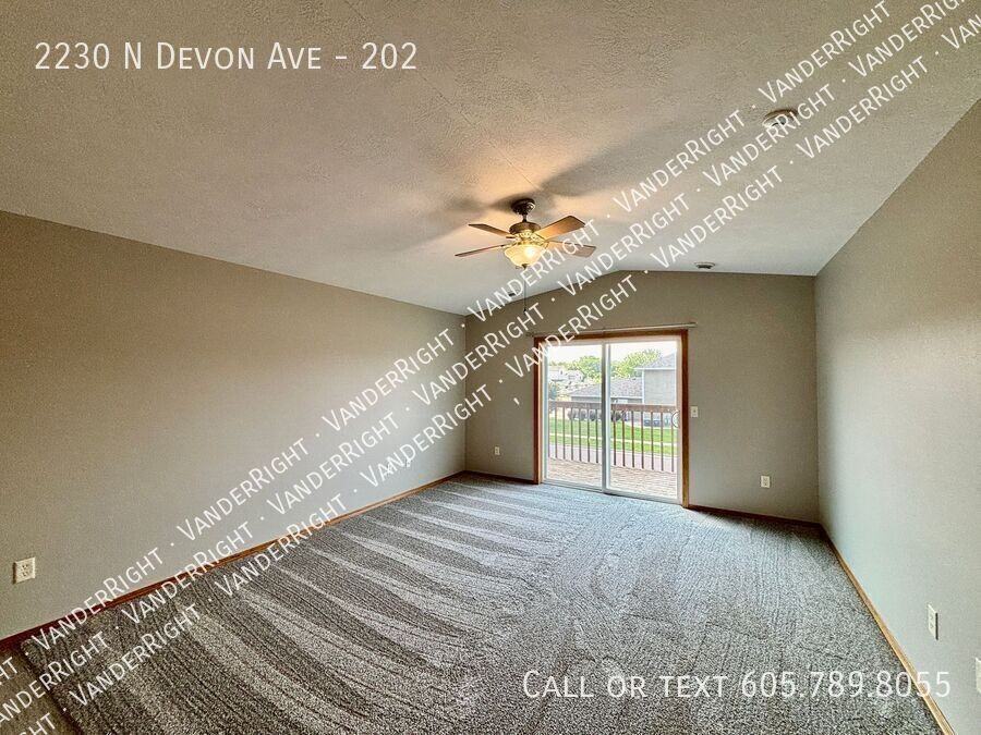 2230 N Devon Ave #202 - Photo 4 of 13