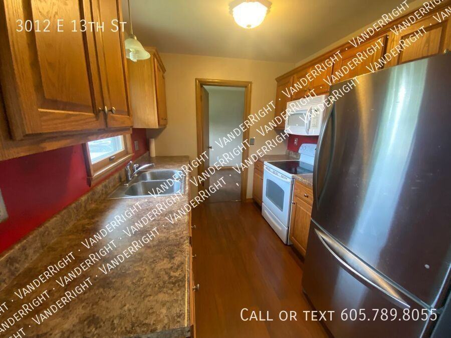 3012 E 13th St - Photo 2 of 21
