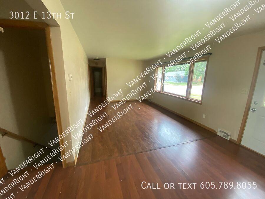 3012 E 13th St - Photo 4 of 21