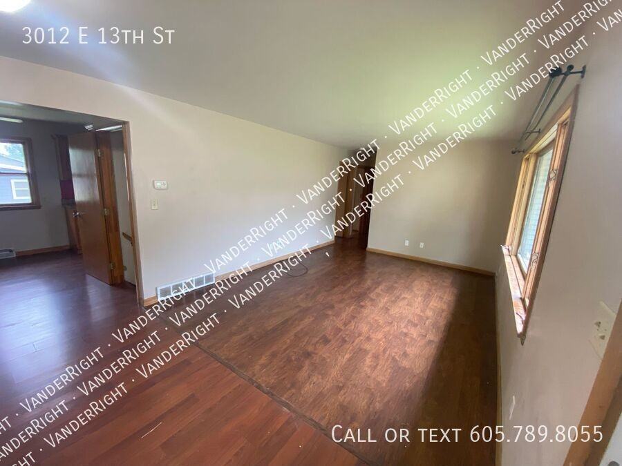 3012 E 13th St - Photo 5 of 21