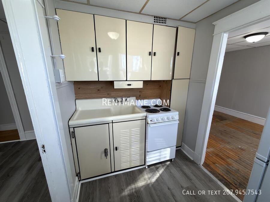 9 Catell St #5 - Photo 3 of 8