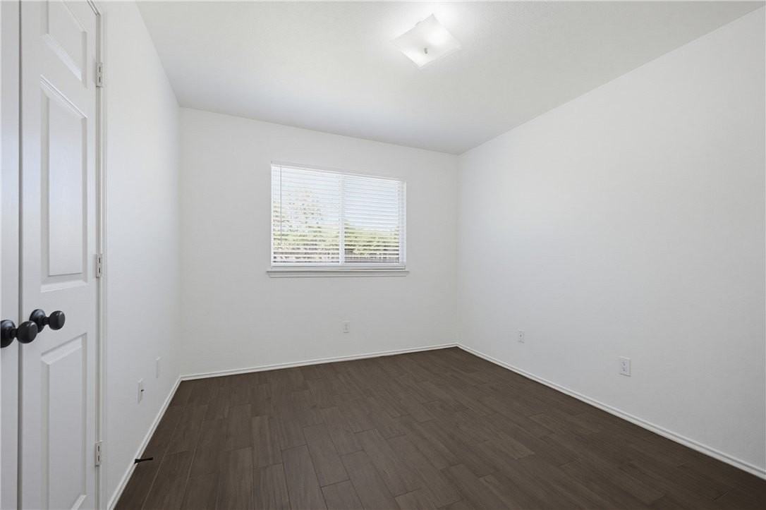 7846 Calgary Dr - Photo 5 of 20