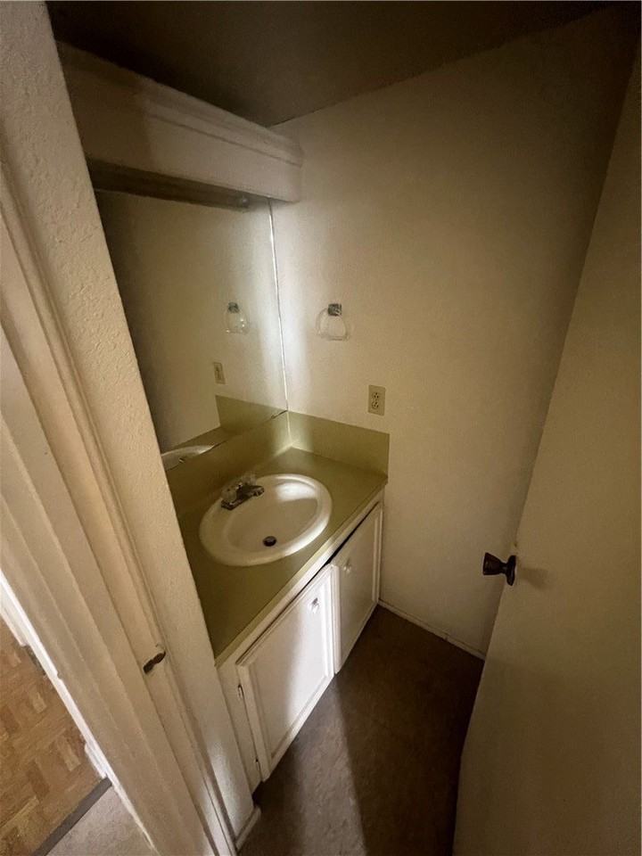 3030 Santa Fe St #3 - Photo 5 of 9