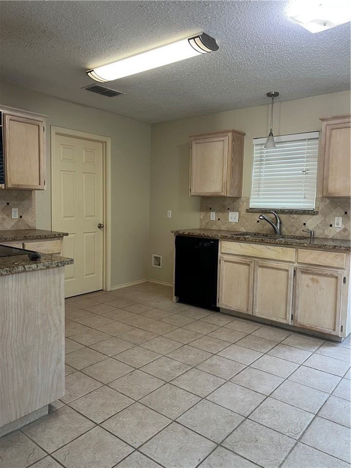 7845 Caribou Dr - Photo 2 of 9