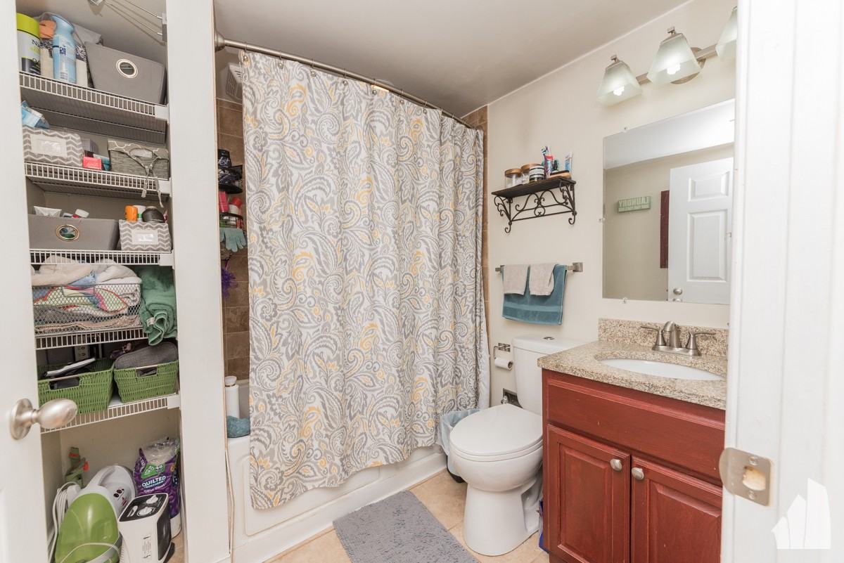 2702 W Thomas St #1F - Photo 7 of 8