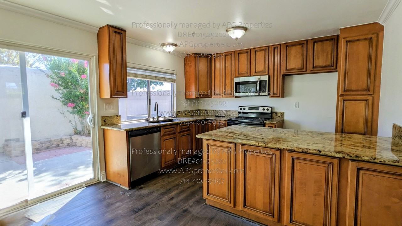 4800 Daroca Way - Photo 3 of 31