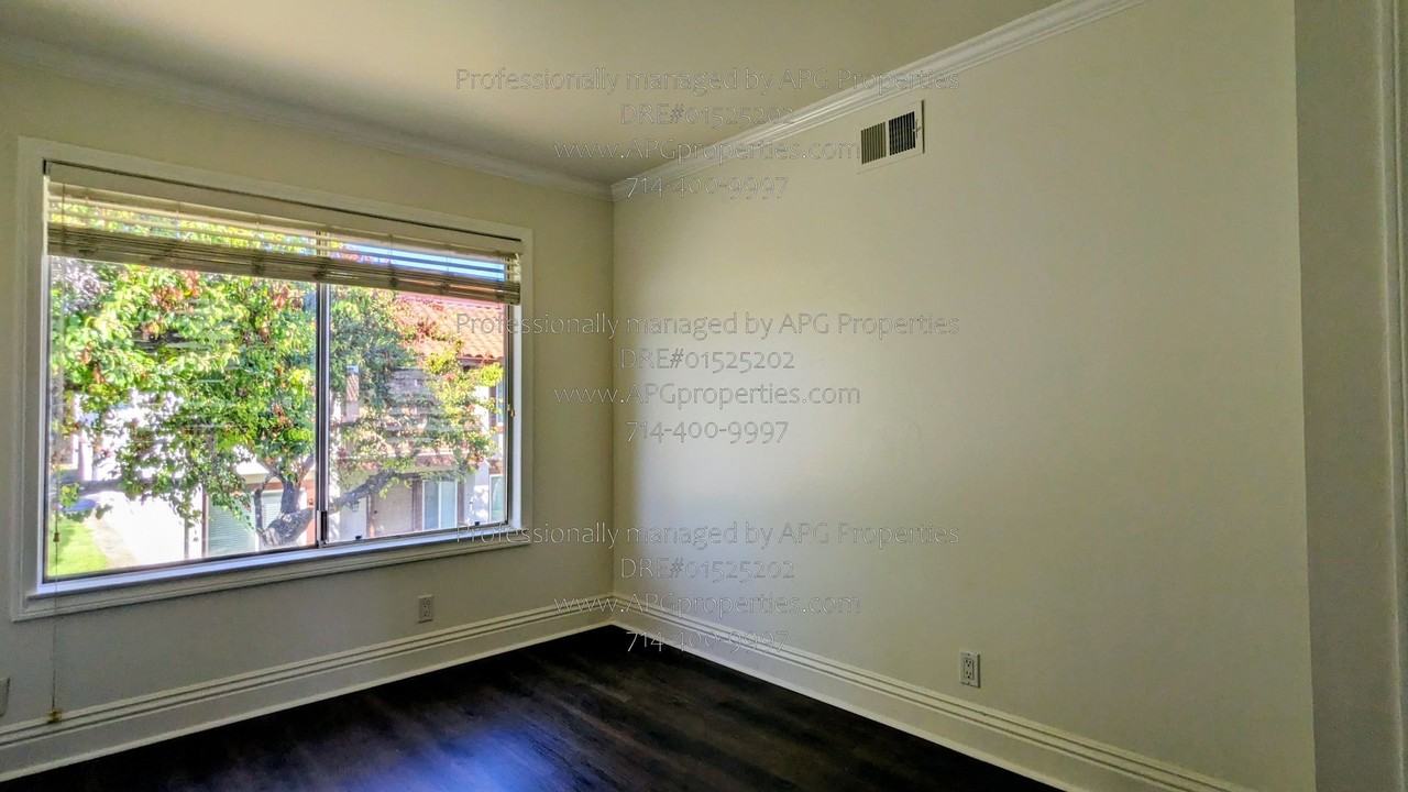 4800 Daroca Way - Photo 6 of 31