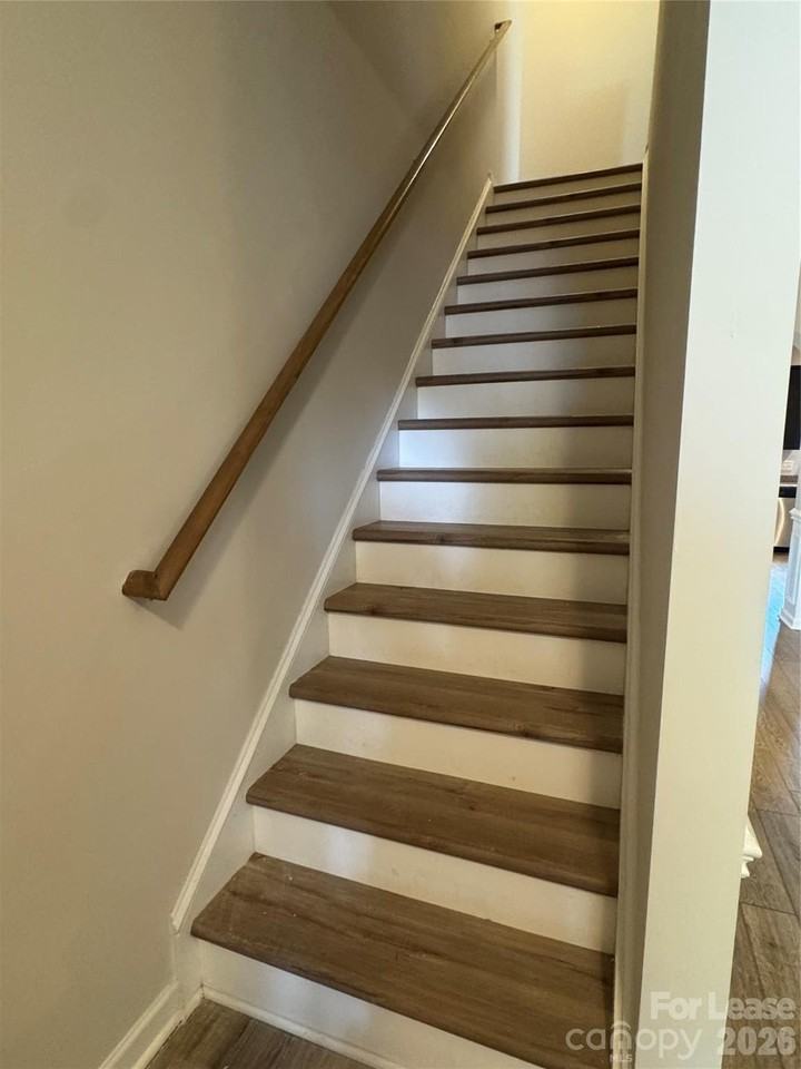7118 Mclothian Ln - Photo 5 of 10