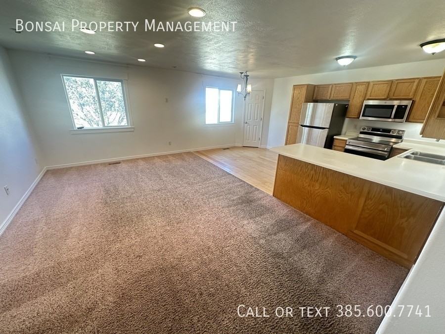 1247 N Bridalwood Loop - Photo 3 of 20