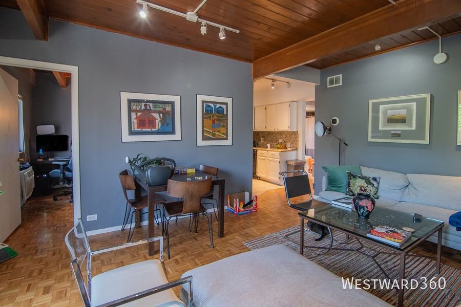 4334 N Clarendon Ave #310 - Photo 5 of 13