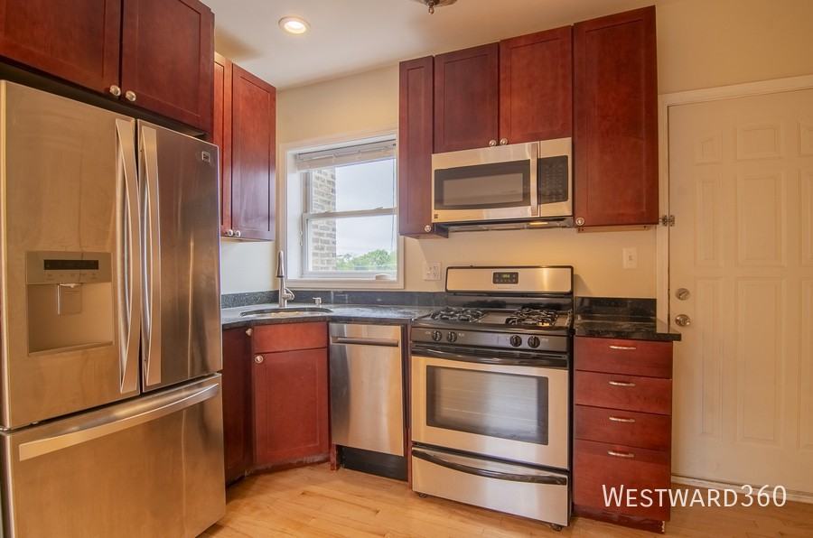 4334 N Sacramento Ave #3W - Photo 2 of 14
